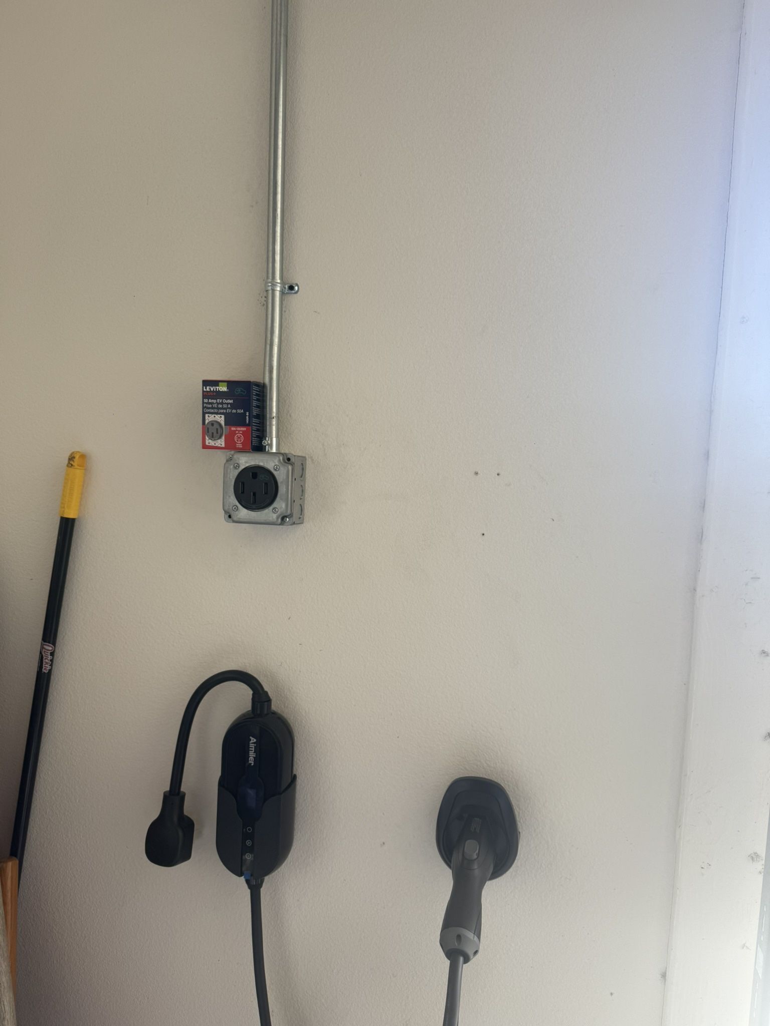 Electrical vehicle charger station