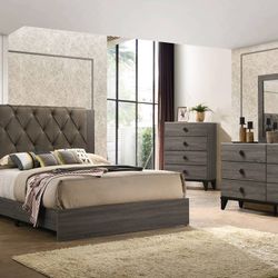 4pcs King Size Bedroom Set w. Mattress Included 