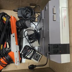 Nes With 21 Games All The Hook Ups 2 Controllers 1 Zapper Nintendo