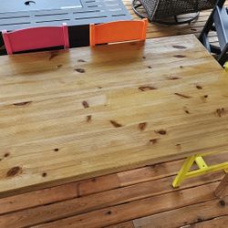 Kids Table And 3 Kidscraft Chairs 