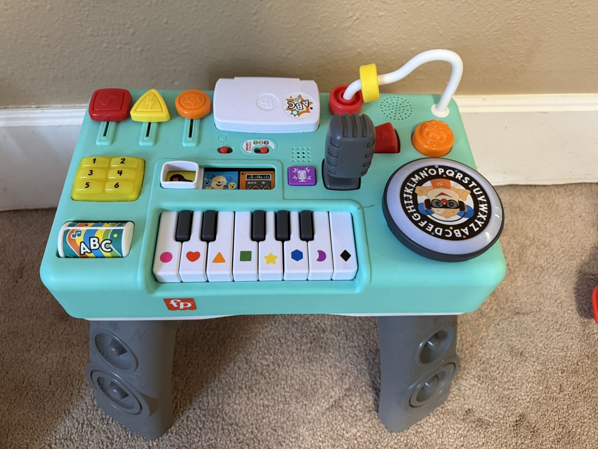 Fisher-Price Laugh & Learn Mix & Learn DJ Table