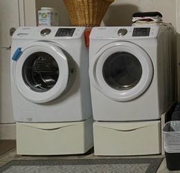 Samsung Front-Load Washer and Dryer Set