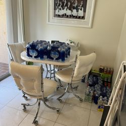 Kitchen Table 4 Chairs 