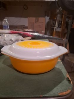 Pyrex Oval 1 1/2 qt  dish