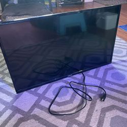 TOSHIBA 32” TV no remote $60, with mount $80.