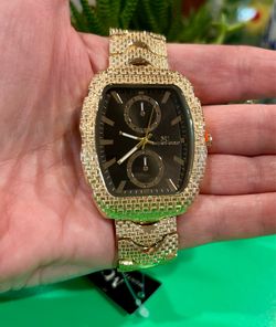 Stunning Montres Carlo Men's Luxury Gold-Tone Watch! Analog Quartz.
