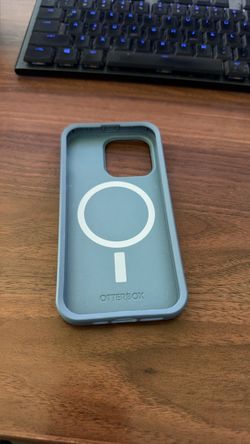 OtterBox iPhone 14 Pro Symmetry Case