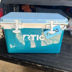 RTIC BRAND NEW 32 Qt Cooler