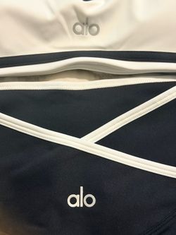 Alo Yoga 2-Piece Set V-Neck Sports Bra & Shorts Black/White Women’s