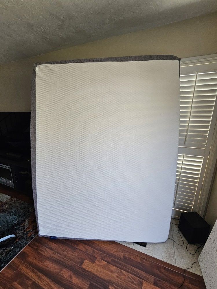 Queen Size Memory Foam Mattress Like New
