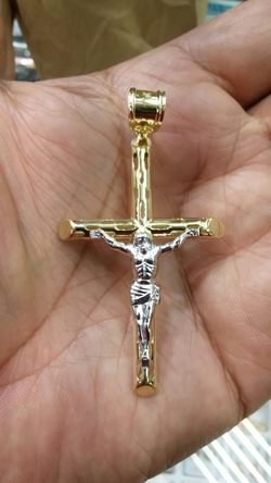 14k Gold cross 3.6 grams