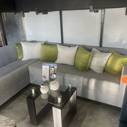 LIGHT GREY SECTIONAL SOFA - SILLONES - SHOWROOM PIECE 