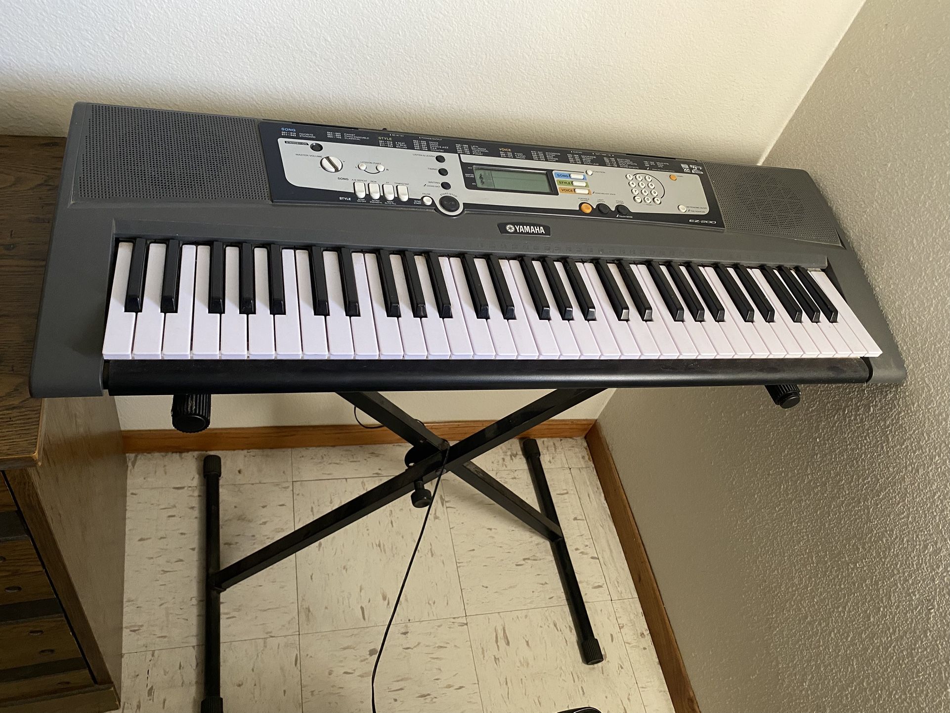 Yamaha Keyboard & Stand