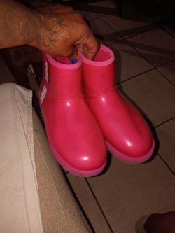 UGG Clear mini boots size 8