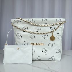 Classic and fashionable women's bags
