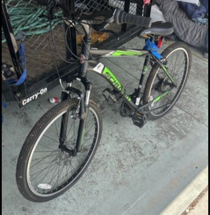 26 Inch Schwinn SIDEWINDER mountain Bike