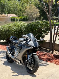2016 Yamaha R1