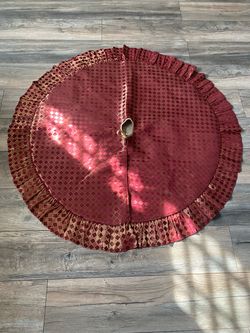 Beautiful Burgandy & Gold Tree Skirt