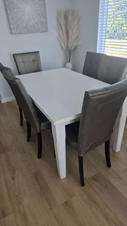 Table an chairs