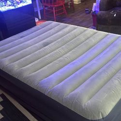 Inflatable mattress in good condition. working properly .