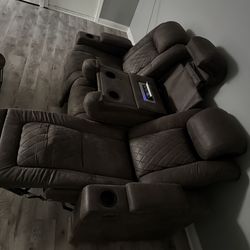 Luxury Power Reclining Sofa – Like New