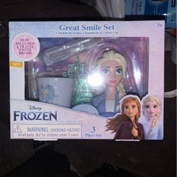 Brand New Frozen Smile Set With Toothbrush