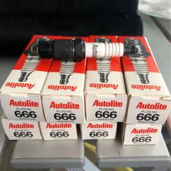 AUTOLITE Copper Resistor Spark Plugs 666 (8)