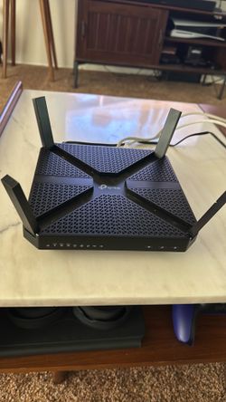 TP-link archer c4000 Tri-Band wi-Fi router