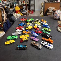 Lot Of 32 Matchbox, Maisto & Others Diecast Toy Vehicles - Loose