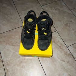 Air Jordan 6 Black Yellow Sneakers