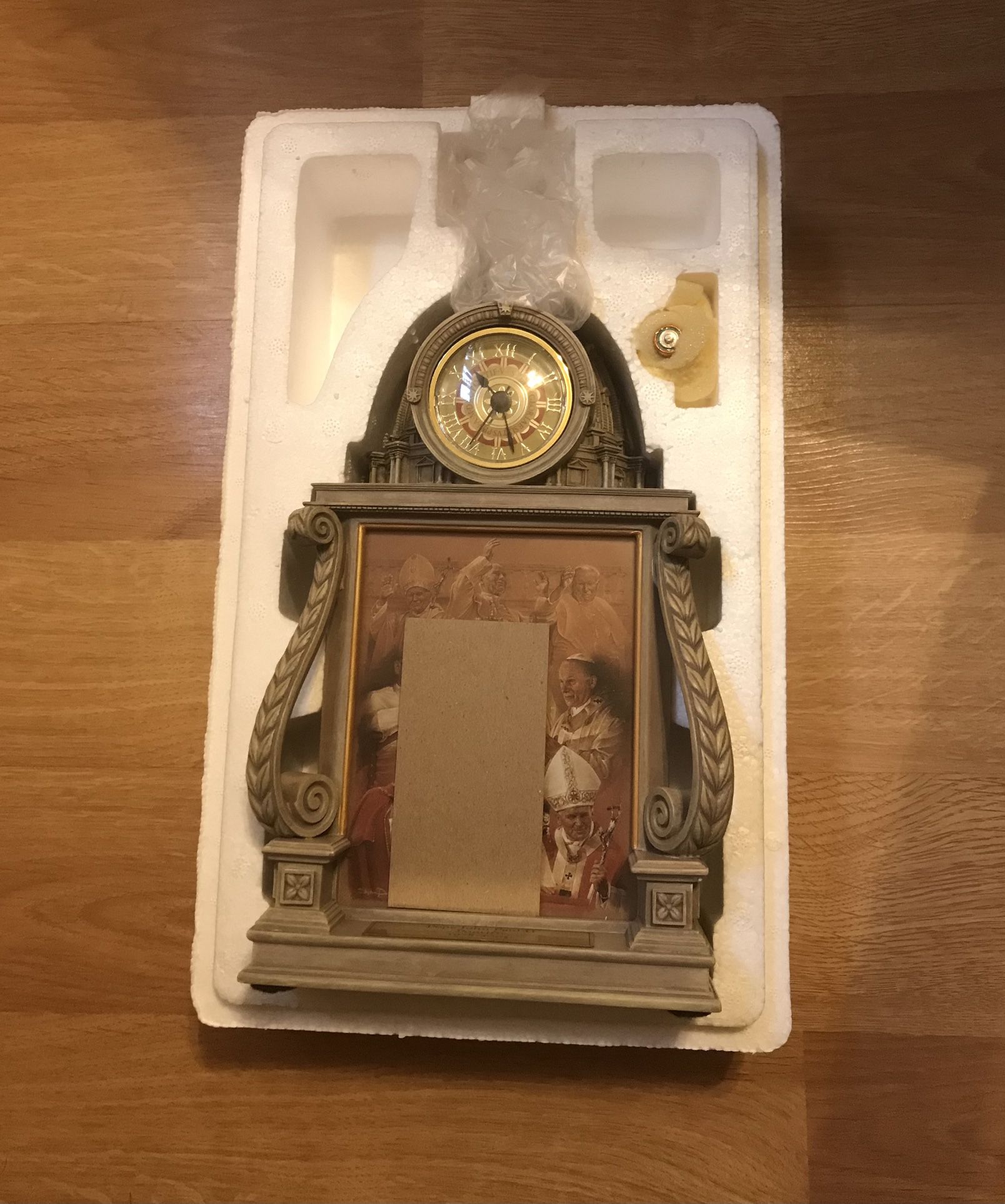 Danbury Mint Pope John Paul 2 Clock