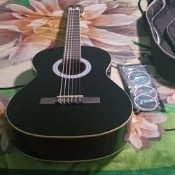 Acoustic Guitar used very little, excellent condition for those who can give it proper use.