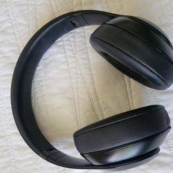 Headphones/ Beats Studio 3 $100