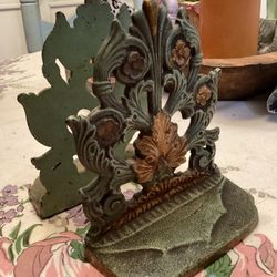 ANTIQUE CAST IRON FLORAL BOOKENDS