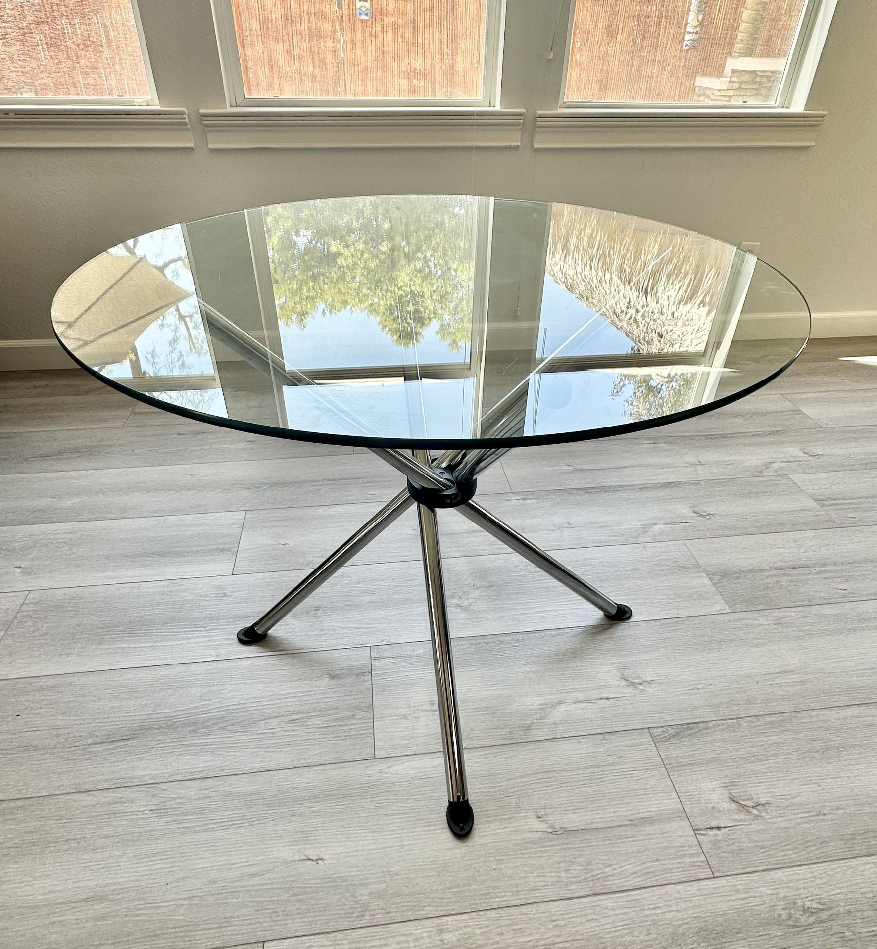 Round Glass table top ONLY. 3ft. diameter. Table legs NOT included.