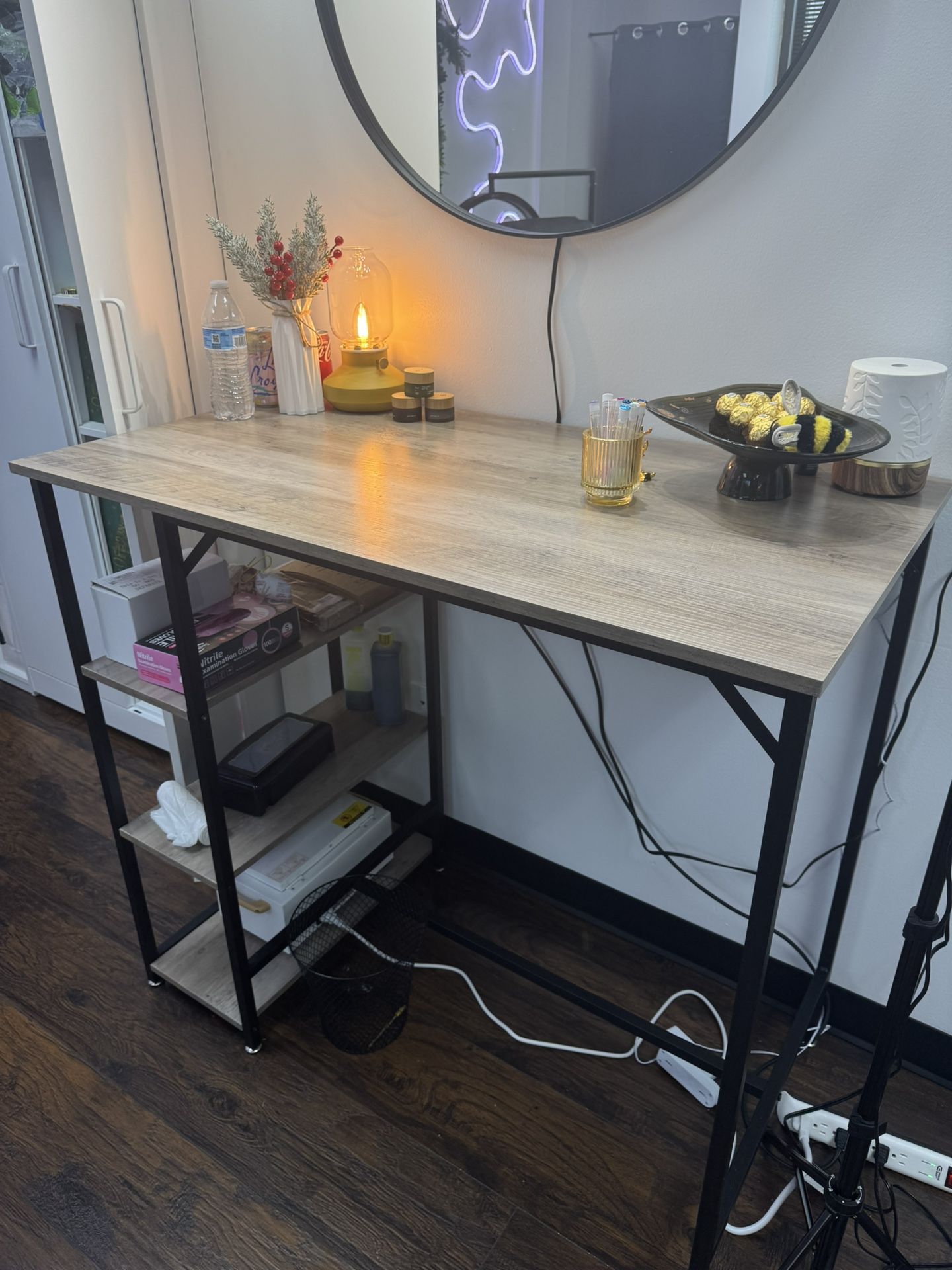Modern Console Table – Great Condition