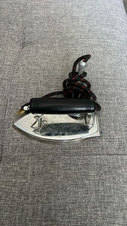 Sterling EZY Pack Tourist  Iron. Chicago Electric Mfg. Co.  Vintage