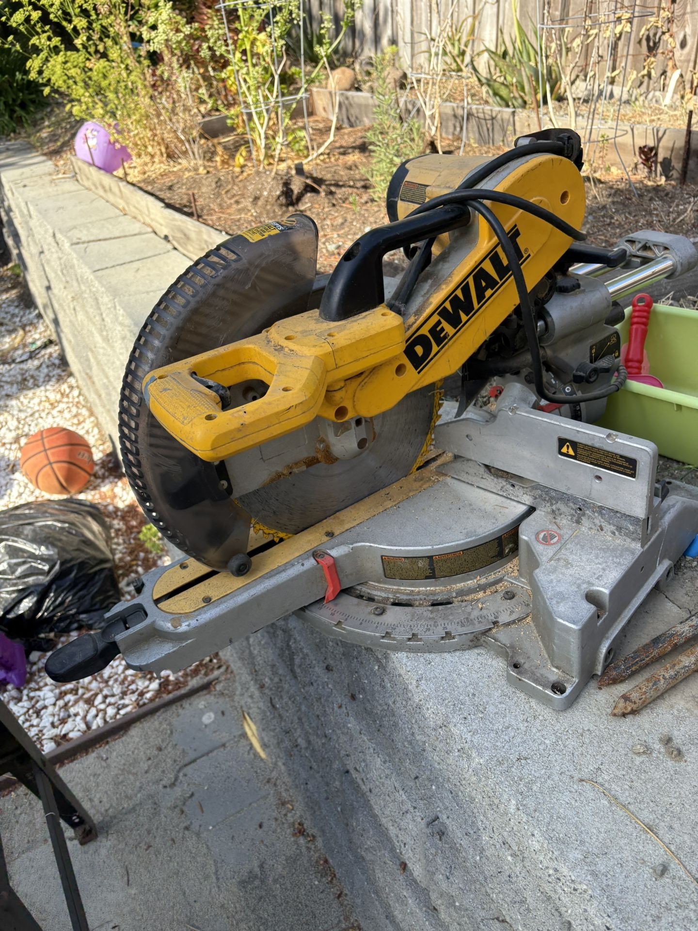 Dewalt Compound Saw 