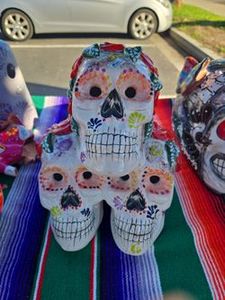 Craneo halloween $(55)tel (contact info removed)