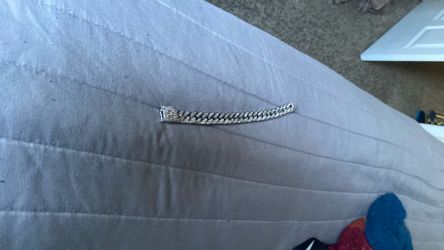 “G” logo Diamond bracelet.