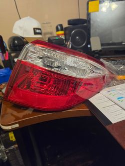 Right rear outer taillight compatible with 2014-18 toyota corolla