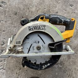 DeWalt 20V MAX Cordless Circular Saw – Tool Only – Works Great 