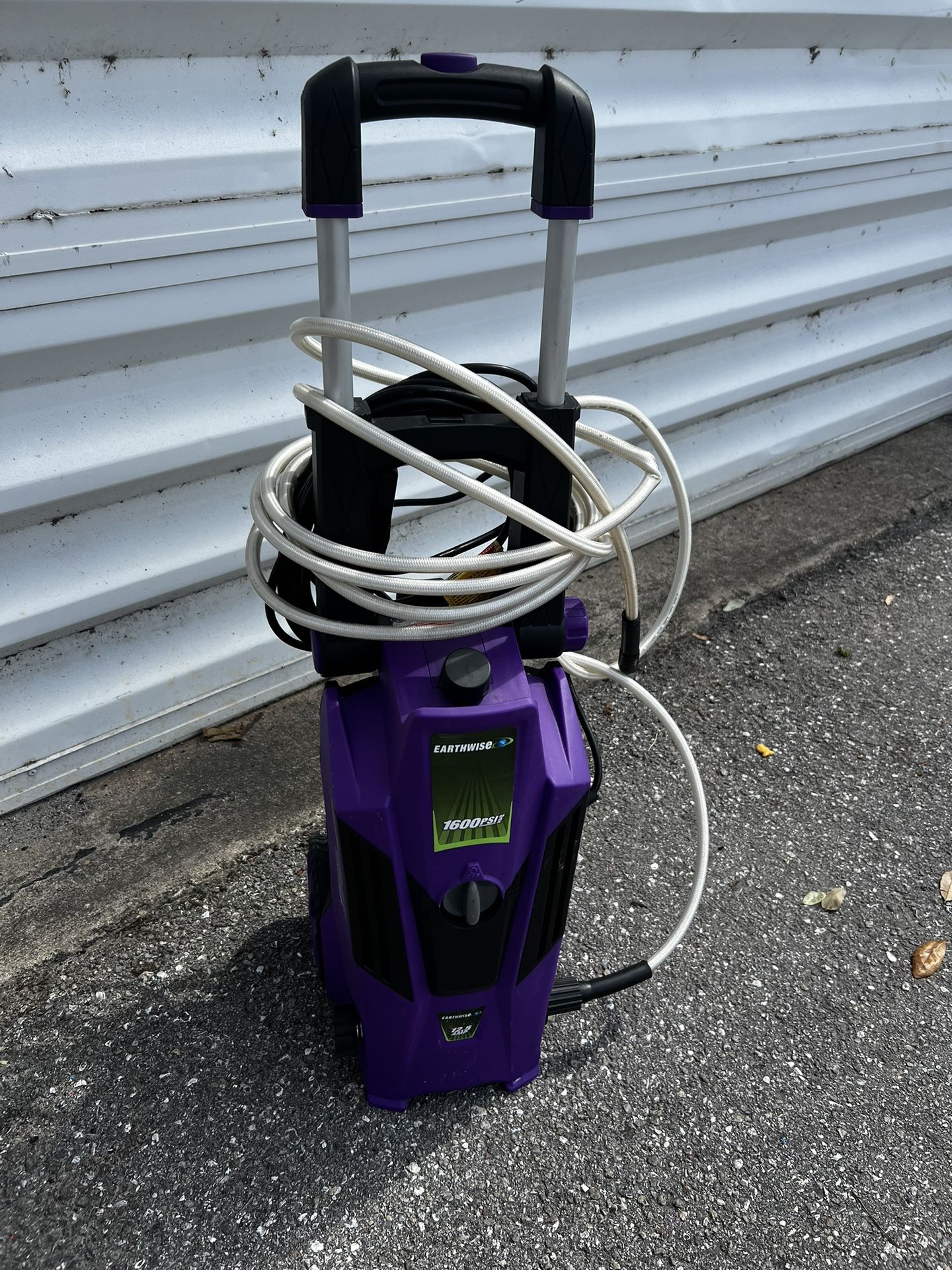 Earthwise 1600 PSI Electric Pressure Washer! Turns on but needs hose!