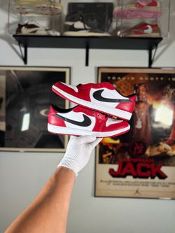 Jordan 1 Low OG Chicago Size 11M – $140