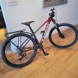 Mountain Bike Trek Marlin 6 Size ML 