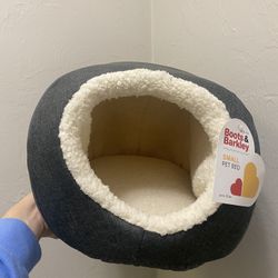 UNUSED Small Pet (up To 25 Lbs) Bed 