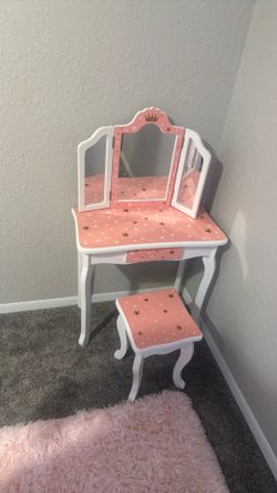 Little girl vanity
