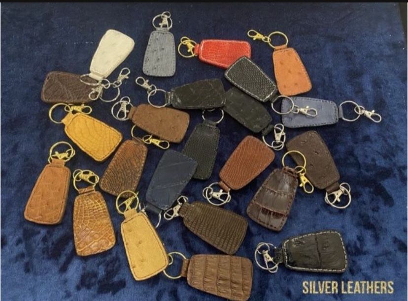 Exotic Keychains / Llaveros Exóticos 