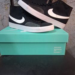 Nike SB BLZR Court MID 