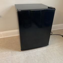 Mini Fridge 
